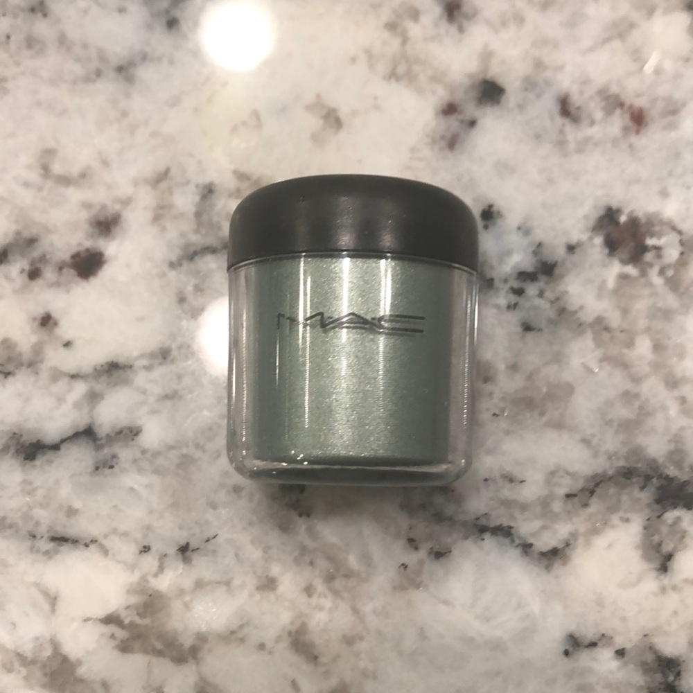 New MAC pigment in Spiritualize